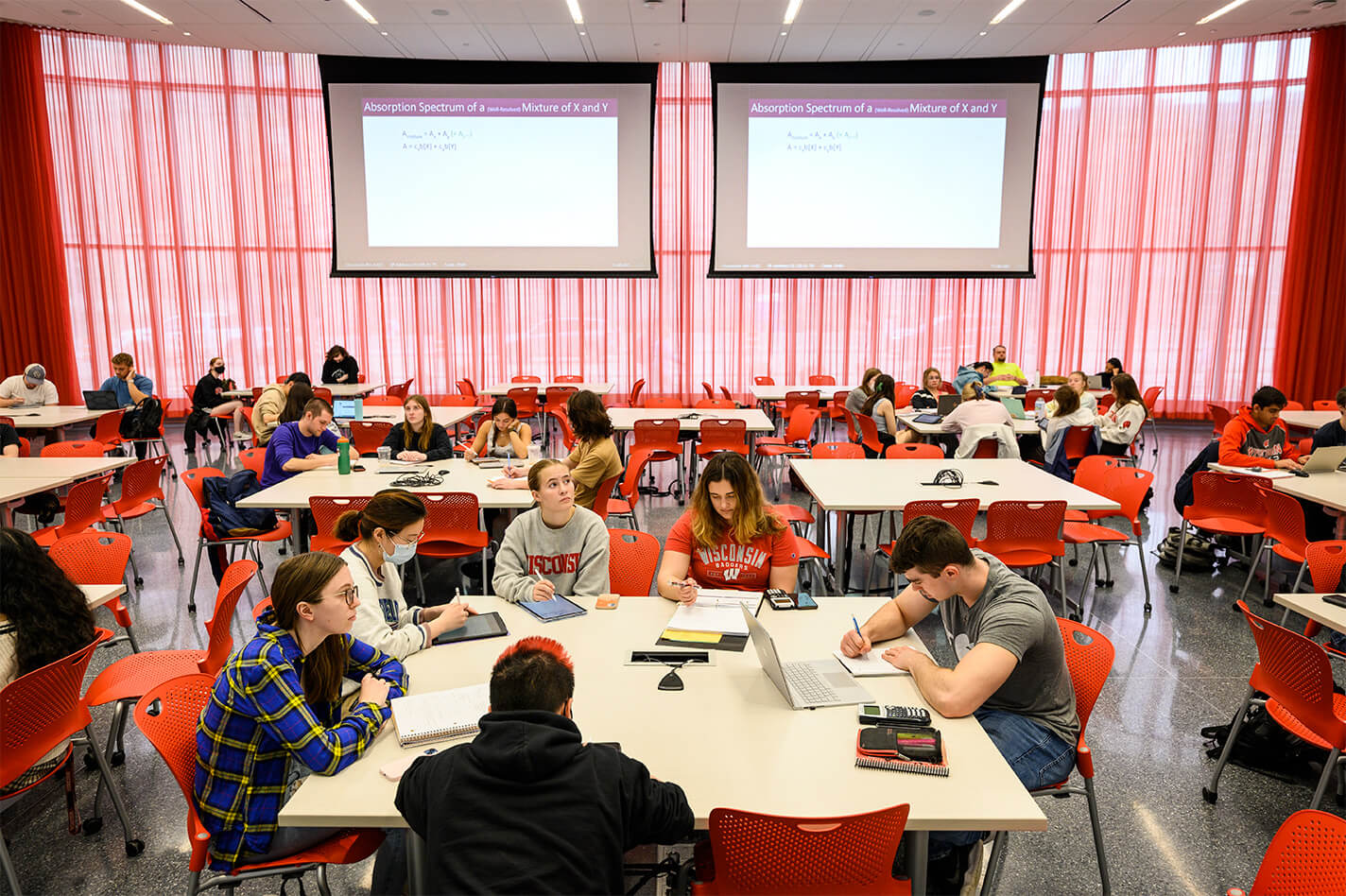 Students collaborating in a learning common space